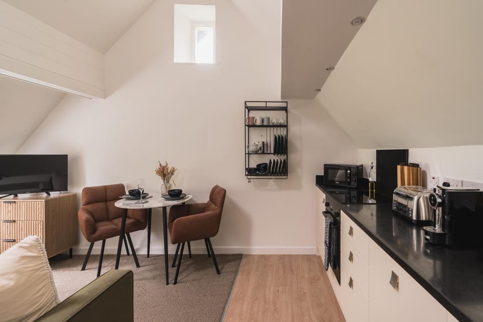 Dining area, kitchen