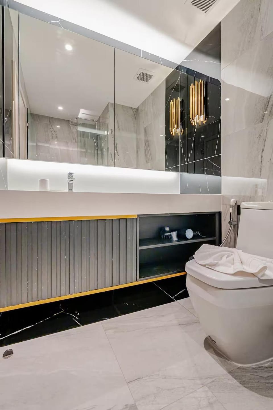 Shower, towels