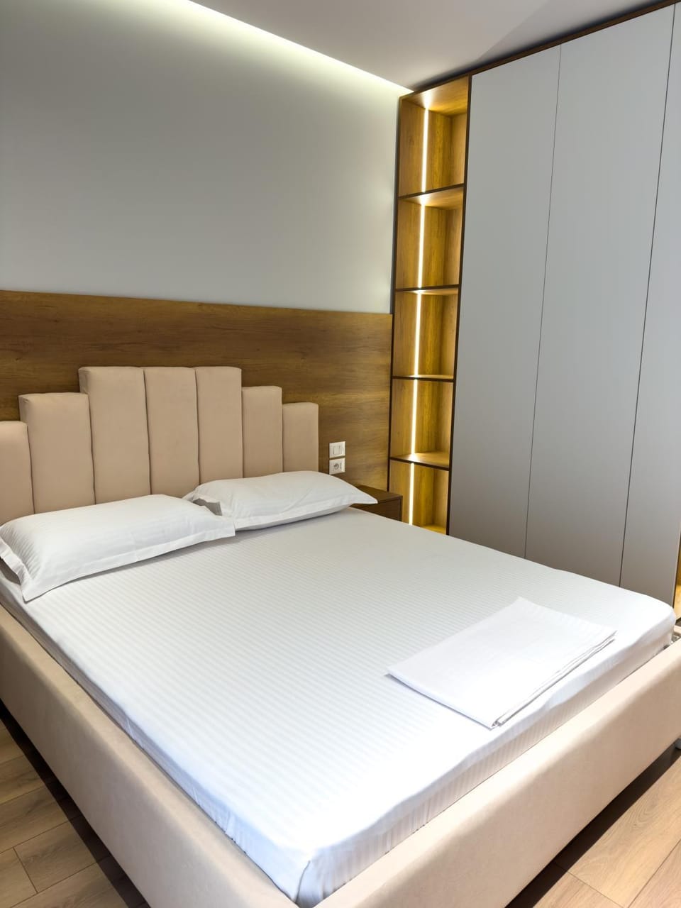 Bed, Photo of the whole room, Bedroom, wardrobe