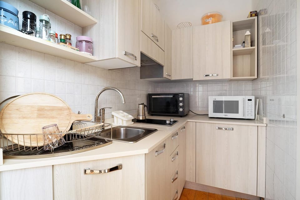 Kitchen or kitchenette, Living room