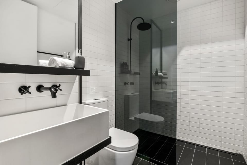 Lovely 2 Bedroom Apt at Marvel Stadium with Car Park and Rooftop Pool Apartment in Melbourne