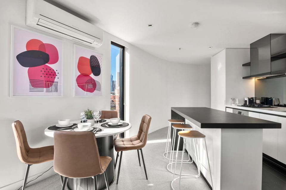 Lovely 2 Bedroom Apt at Marvel Stadium with Car Park and Rooftop Pool Apartment in Melbourne