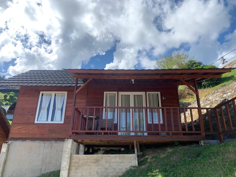 Property building, Day, Balcony/Terrace