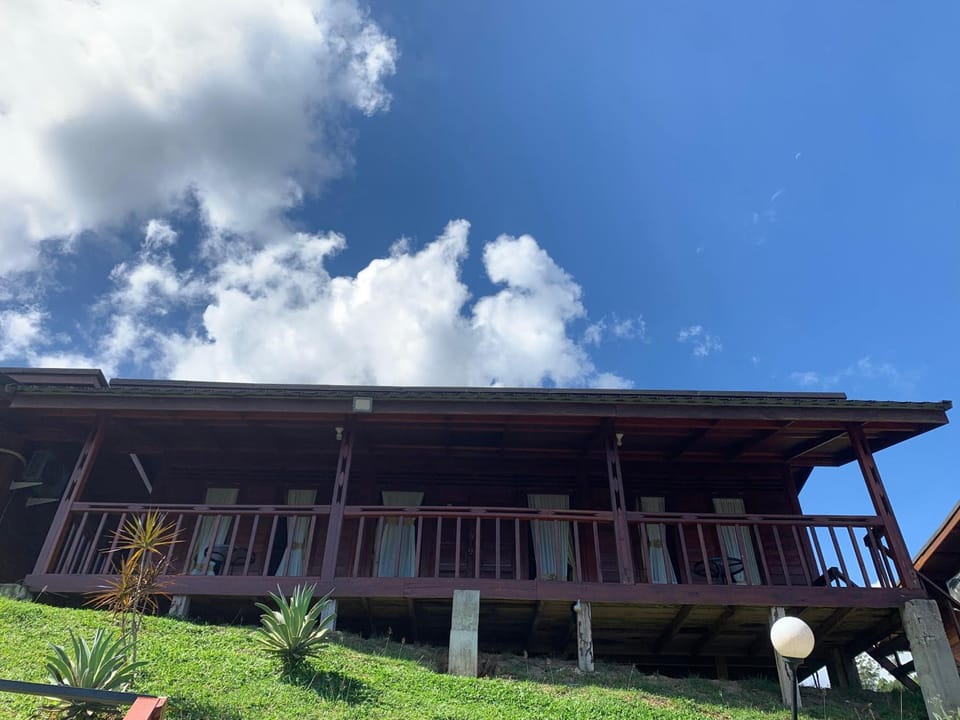 Property building, Day, Balcony/Terrace
