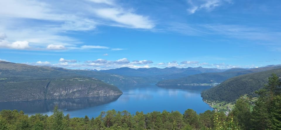 Quiet Fjord House in Utvik with Panoramic Views, Spacious and Private House in Vestland