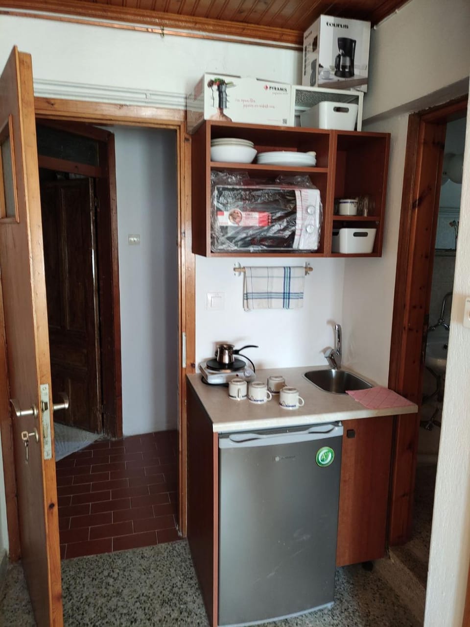 Kitchen or kitchenette