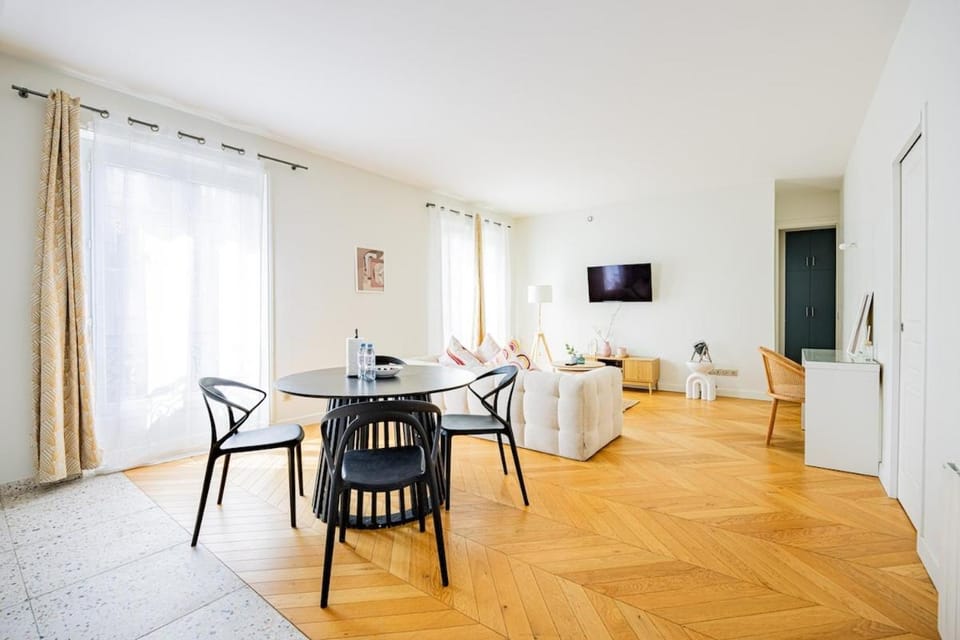 Apartment #2bedrooms #ArtsEtMétiers #République Apartment in Paris