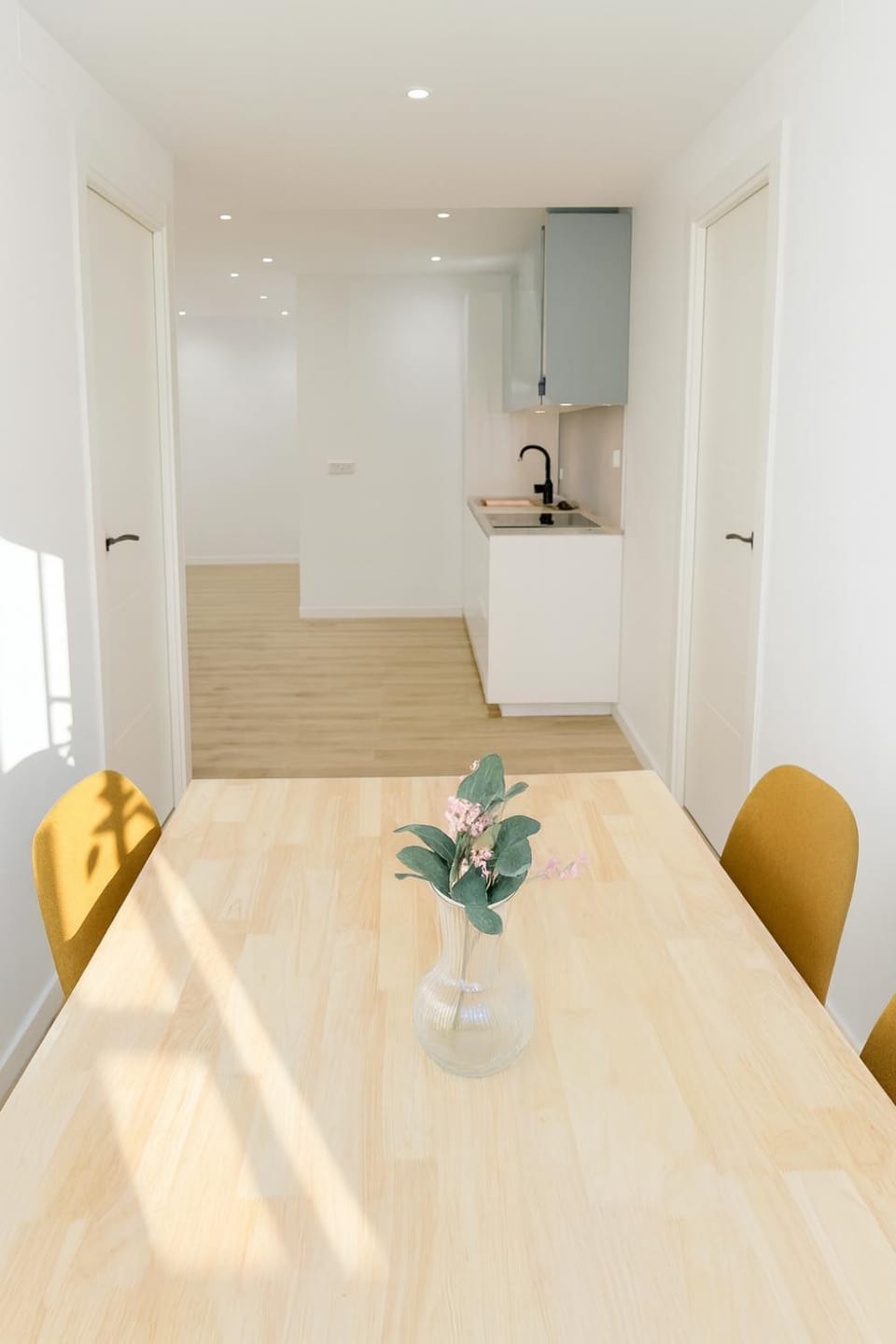 Kitchen or kitchenette, Living room, Seating area, Dining area