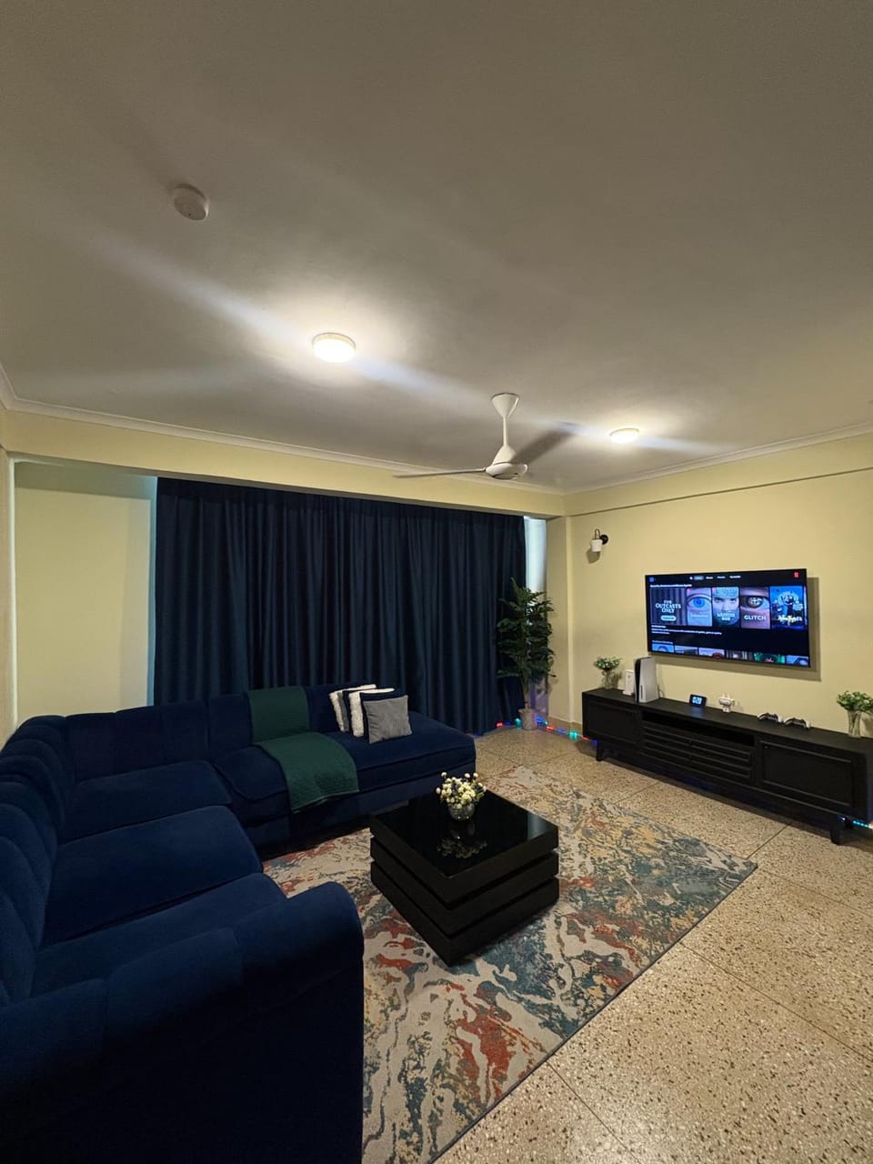 Communal lounge/ TV room, TV and multimedia, Living room, Seating area, Evening entertainment