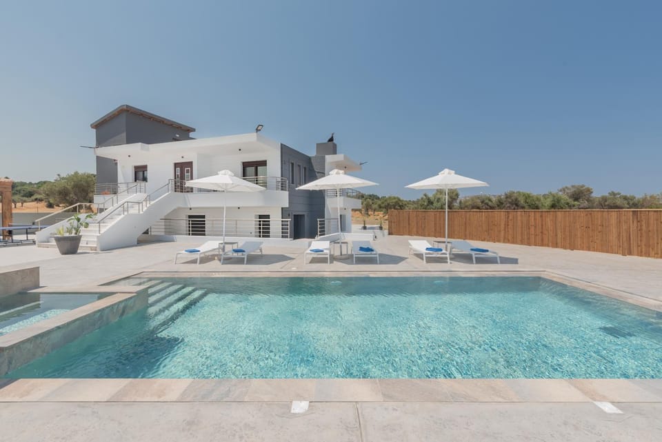 Property building, Day, Pool view, Swimming pool, sunbed
