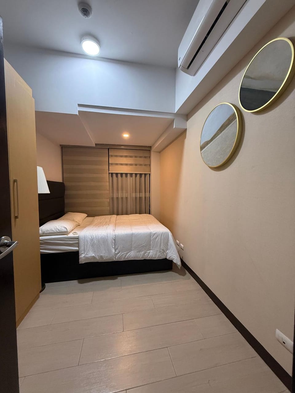 Bed, Bedroom, wardrobe, air conditioner