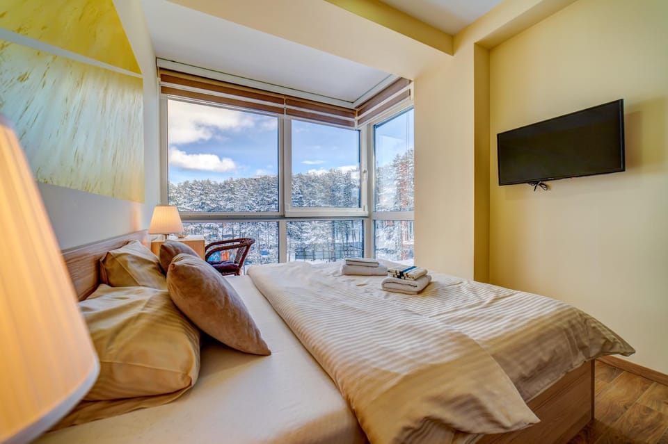 Bed, TV and multimedia, Mountain view