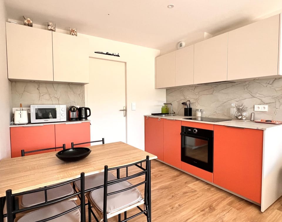 Dining area, kitchen