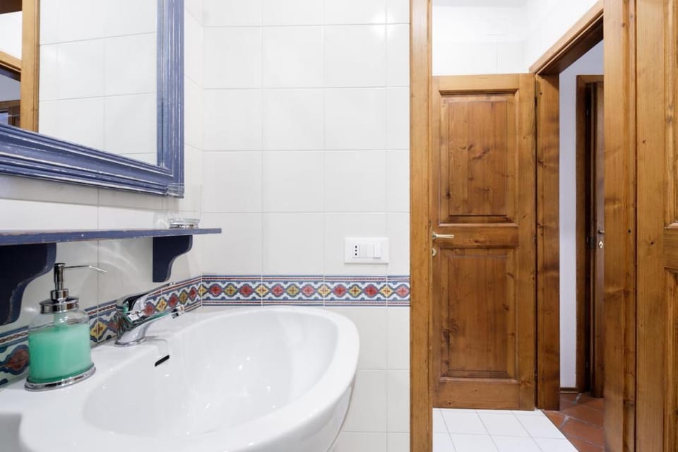 Historic tower-house with unique atmosphere Apartment in Florence