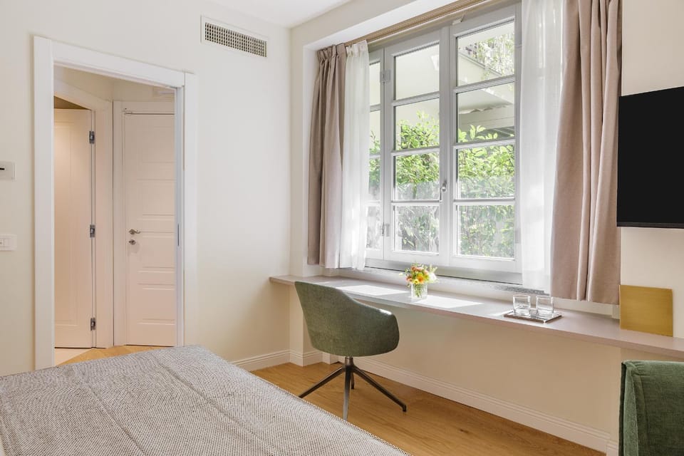 Seating area, Bedroom