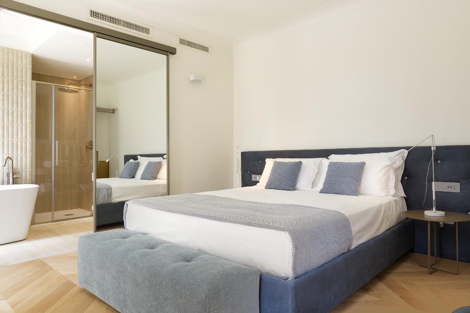 Bed, Bathroom, Photo of the whole room, Bedroom, Bath