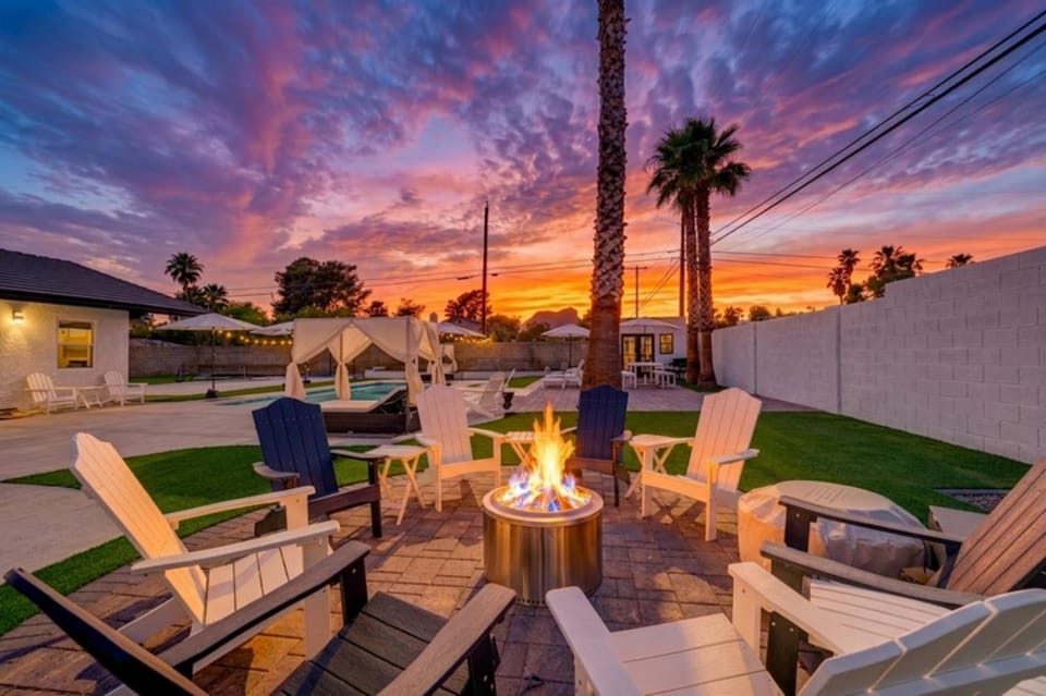 Property building, Children play ground, Pool view, Pool view, Swimming pool, Swimming pool, Family, fireplace, sunbed, sunbed
