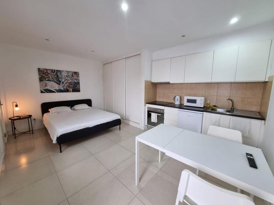 Budget Beach Center - B4 Apartment in Guia
