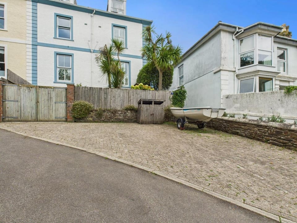 Cosy Coastal Falmouth Studio with Free parking & WiFi Apartment in England