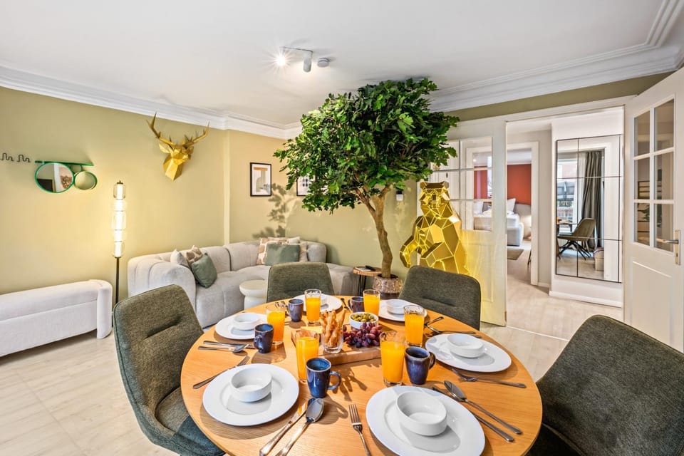Seating area, Dining area