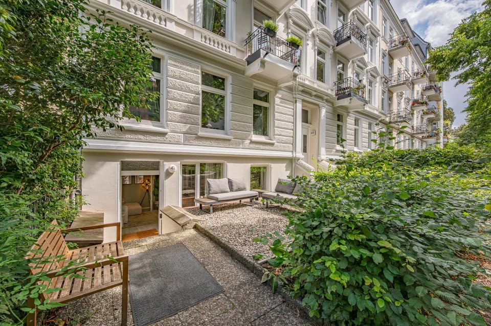 Property building, Patio, Balcony/Terrace