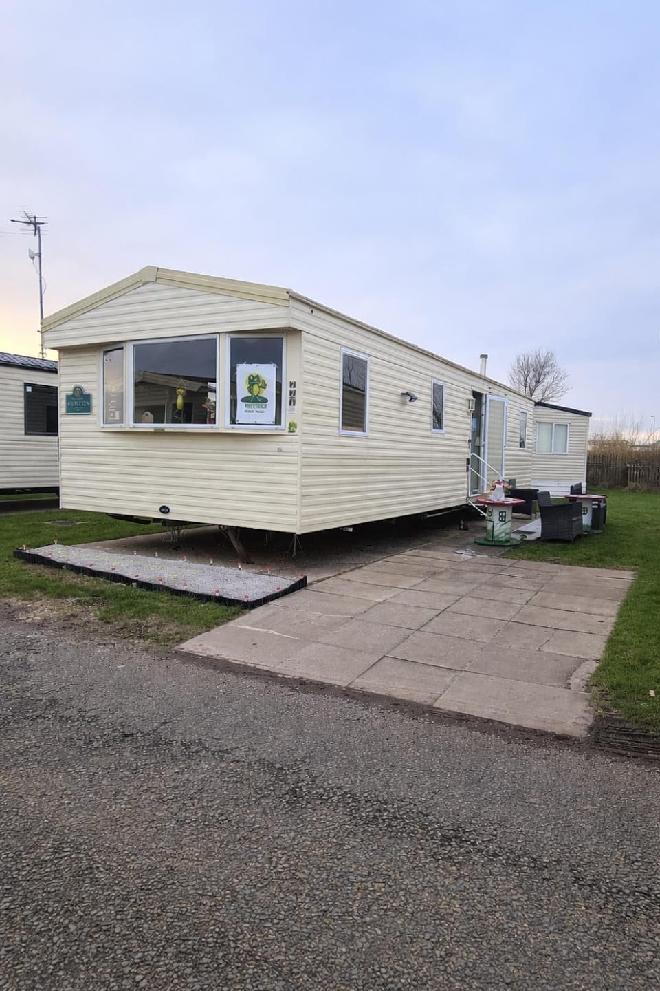 Lyons Winkups Holiday Park Towyn, North Wales static Caravan 3 bedroom sleeps 8 Free Entertainment and Parking Beds made up on arrival PETS WELCOME Campground/ 
RV Resort in Towyn