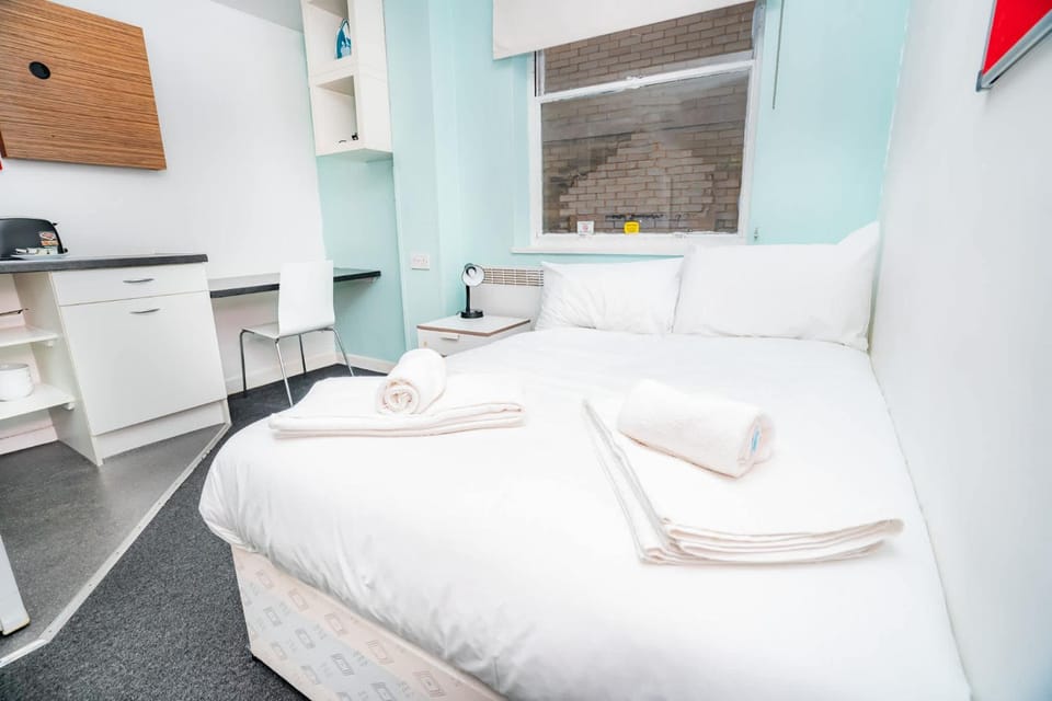Lovely Modern Central Coventry Budget Studio Apartment in Coventry