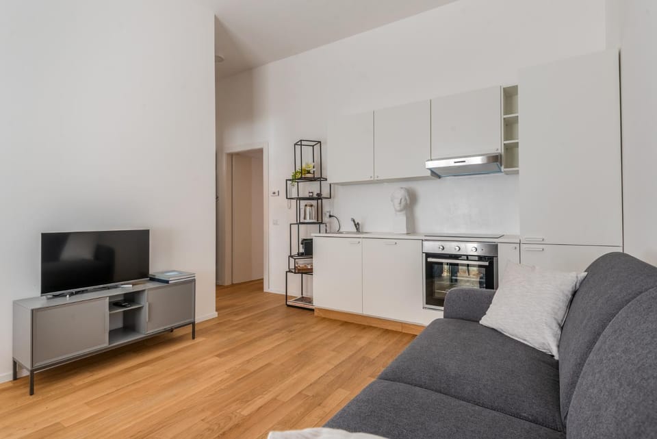 TV and multimedia, Kitchen or kitchenette, Living room, stove