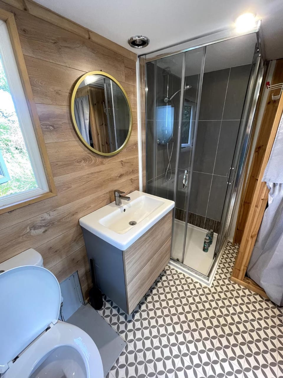 Shower, Toilet, Bathroom