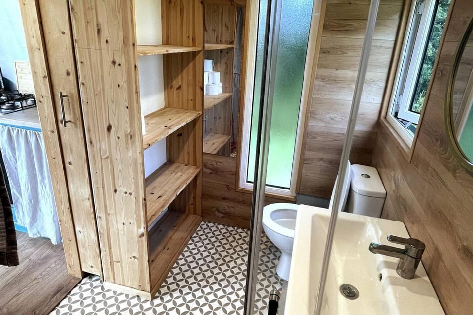 Toilet, Bathroom, towels