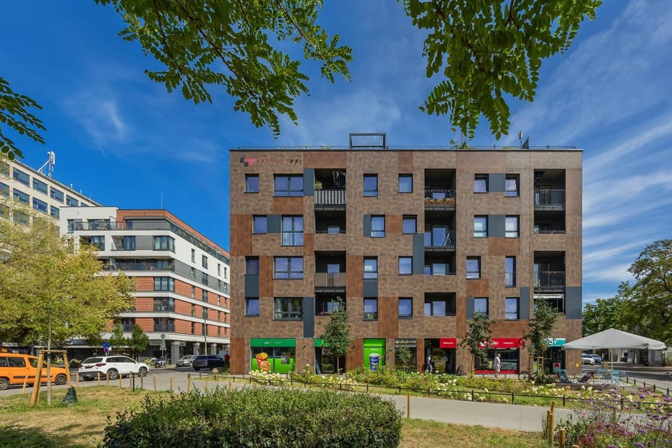 Property building, Spring, Neighbourhood, City view, Location