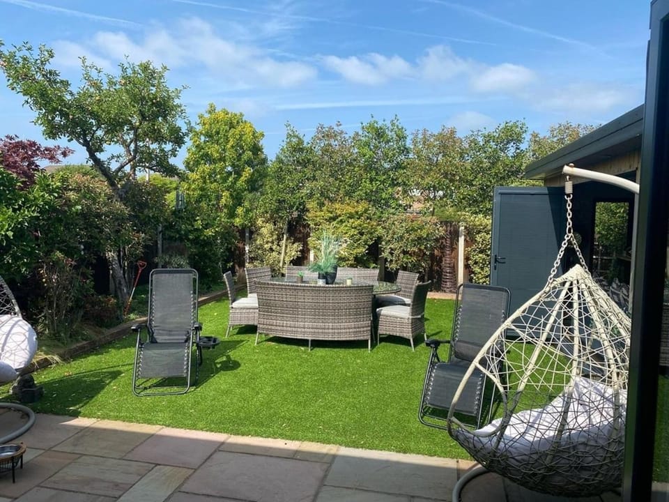 Property building, Spring, Day, Garden, Seating area, Garden view, sunbed