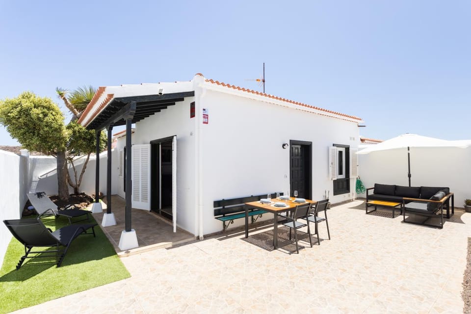 Property building, Patio, Balcony/Terrace