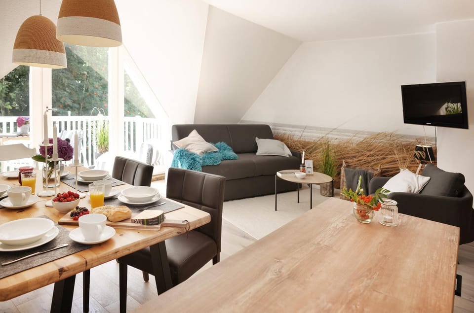 Living room, Dining area