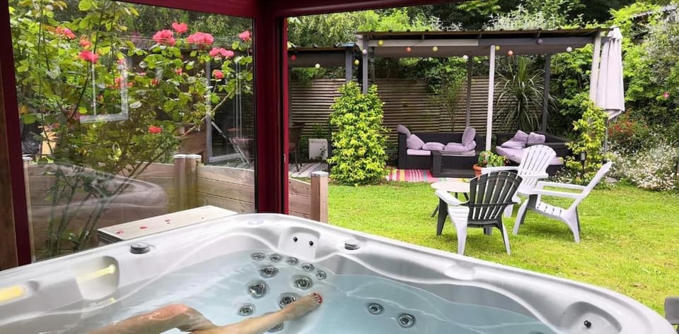Hot Tub, Garden view