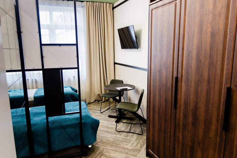 Bed, Photo of the whole room, wardrobe