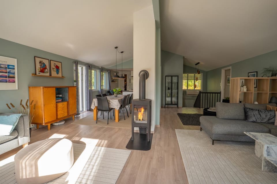 Living room, Seating area, fireplace