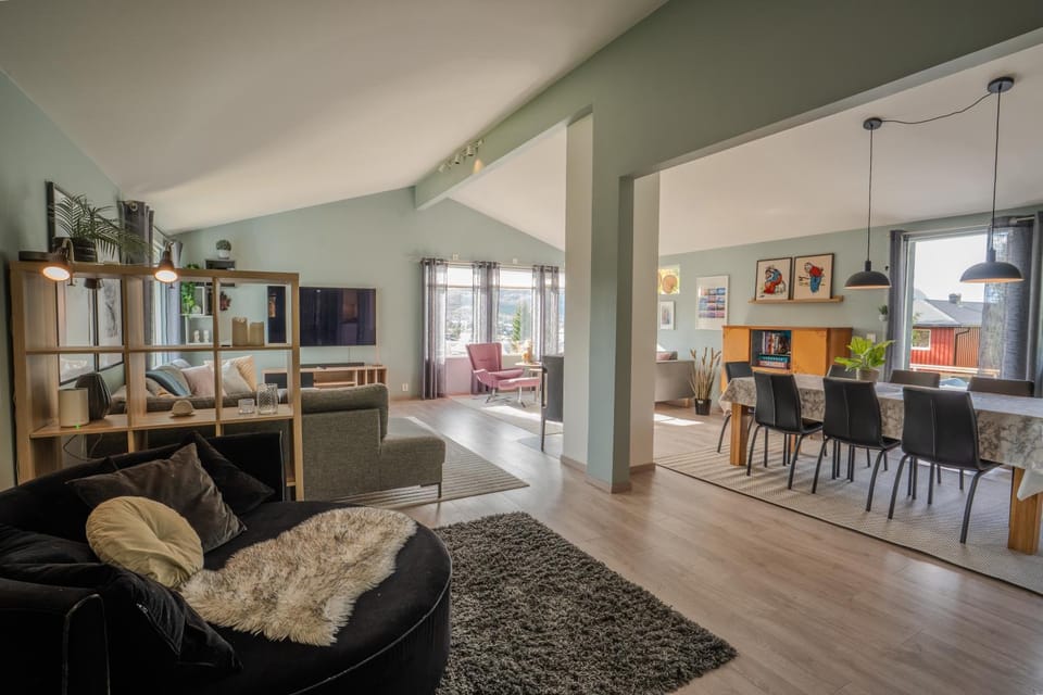 TV and multimedia, Living room, Seating area