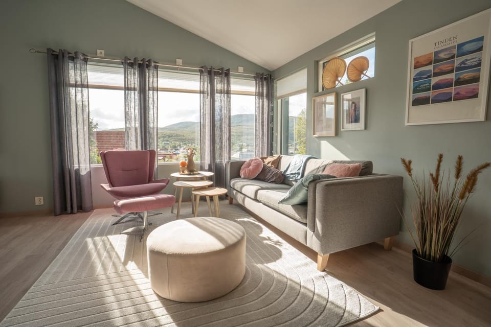 Living room, Seating area, Mountain view