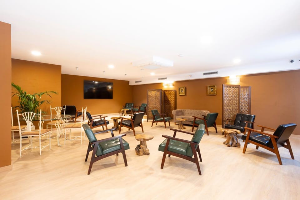 Communal lounge/ TV room, TV and multimedia, Living room, Seating area