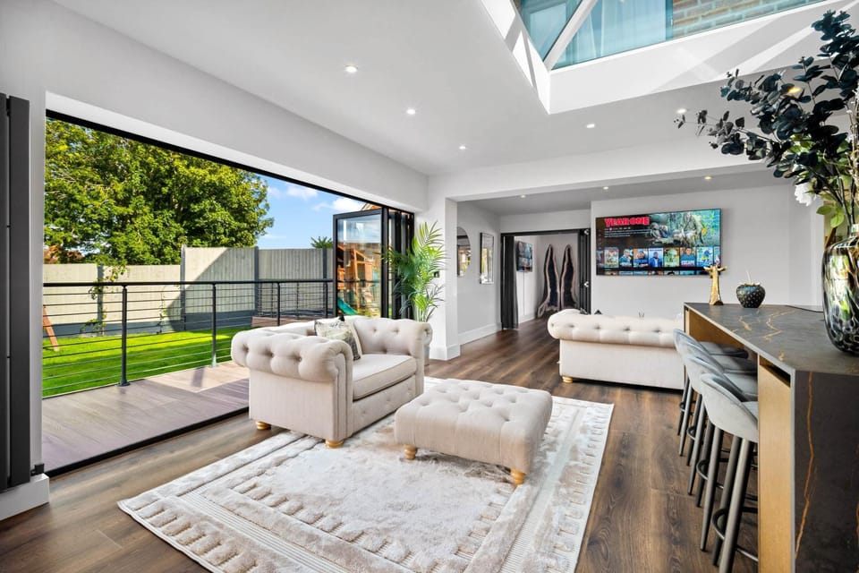 TV and multimedia, View (from property/room), Balcony/Terrace, Living room, Seating area, Dining area, Evening entertainment