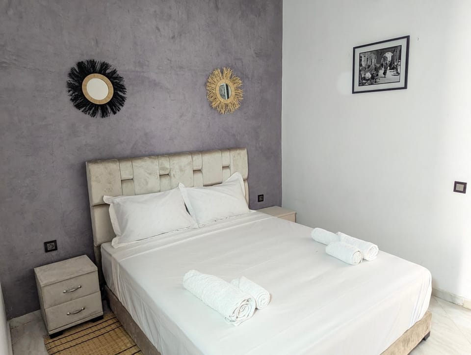 Bed, Photo of the whole room, Bedroom, towels