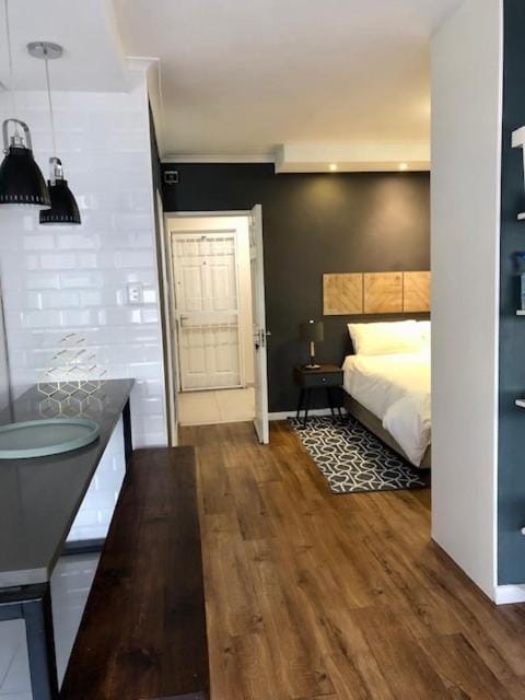 City Centre Apartment - Steps from Everything Apartment in Cape Town