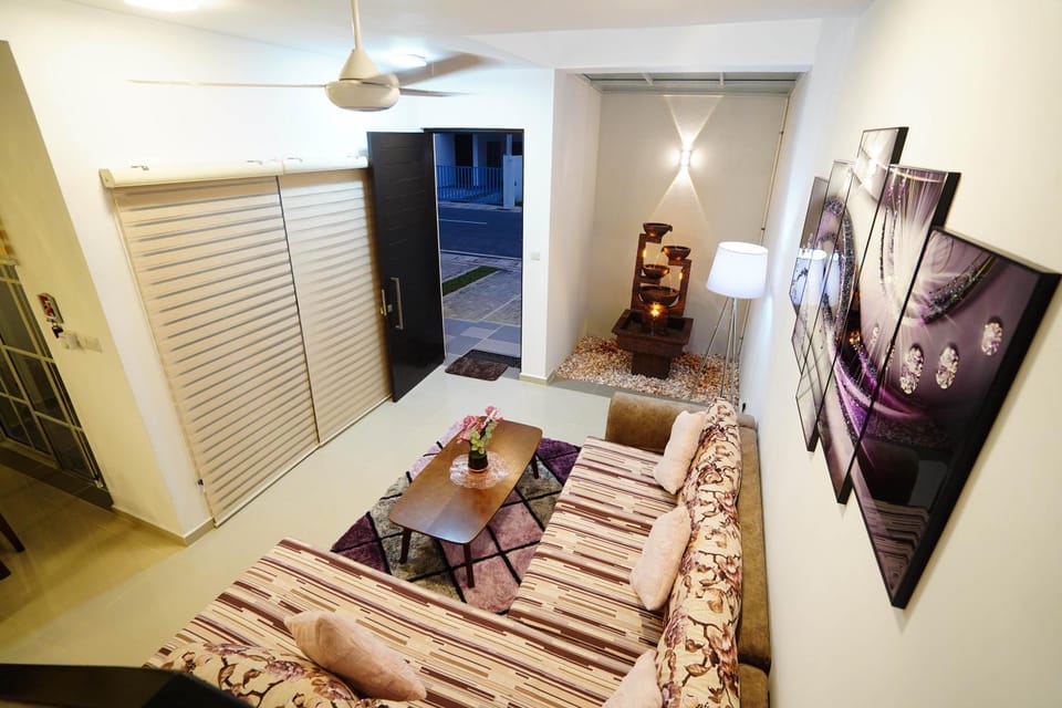 Living room, Photo of the whole room