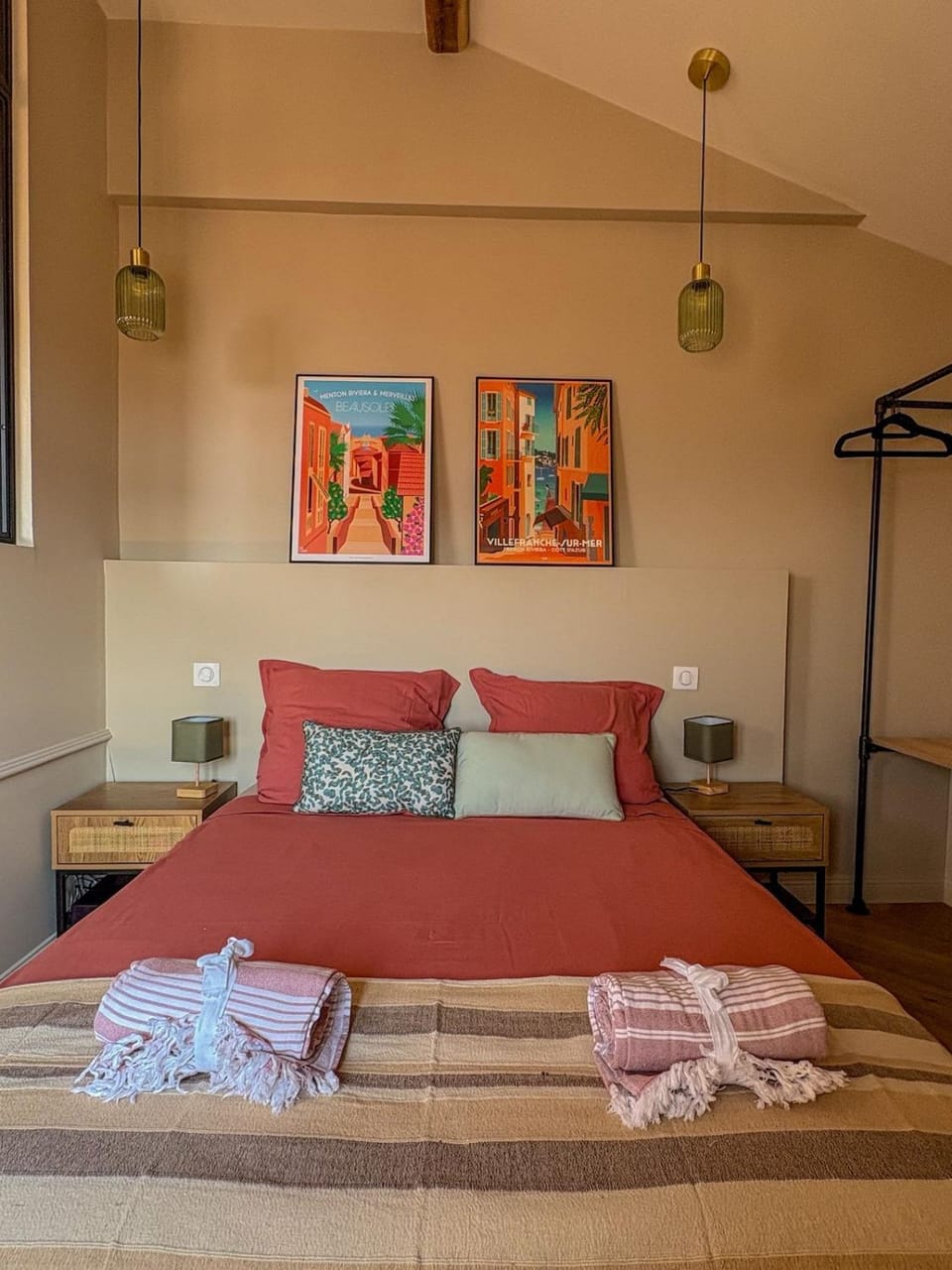 Bed, Bedroom, towels