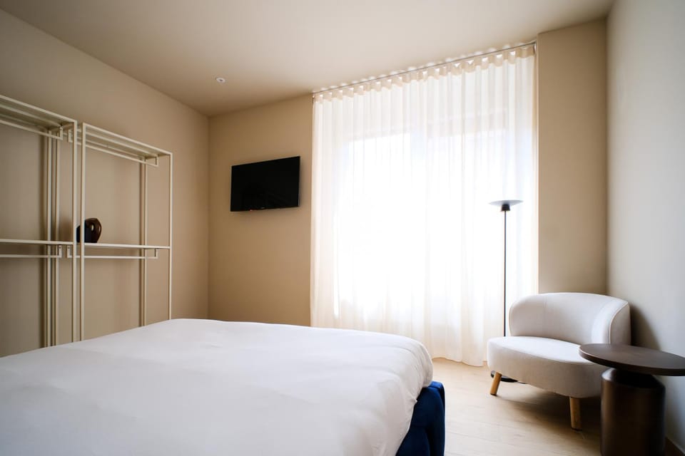 Bed, TV and multimedia, Photo of the whole room, Bedroom, wardrobe