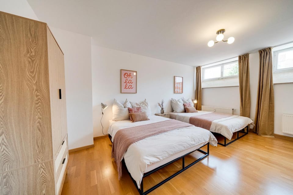 Bed, Photo of the whole room, Bedroom, wardrobe