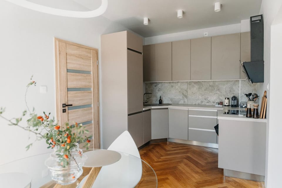 Dining area, kitchen
