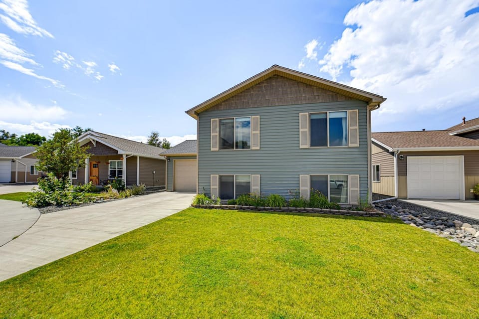 Walk to Downtown Family-Friendly Cody Home! House in Cody