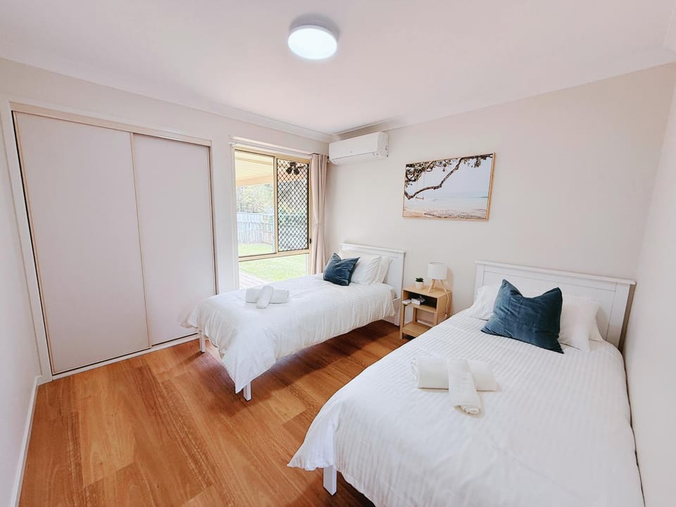Family & Pet-Friendly 4BR Home Freshly Renovated near Transport & Malls Apartment in Brisbane